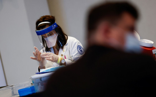 В США назвали возможную причину тромбоза после прививки Johnson &amp; John