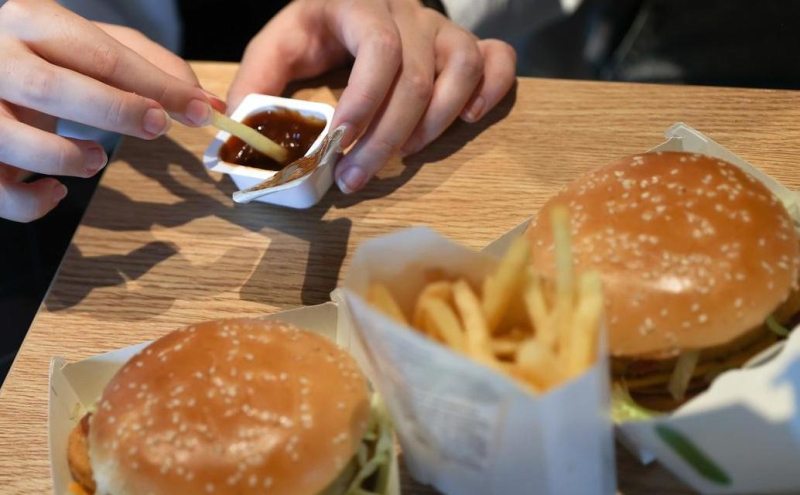 В США умер человек при вспышке кишечной палочки из-за роял чизбургеров