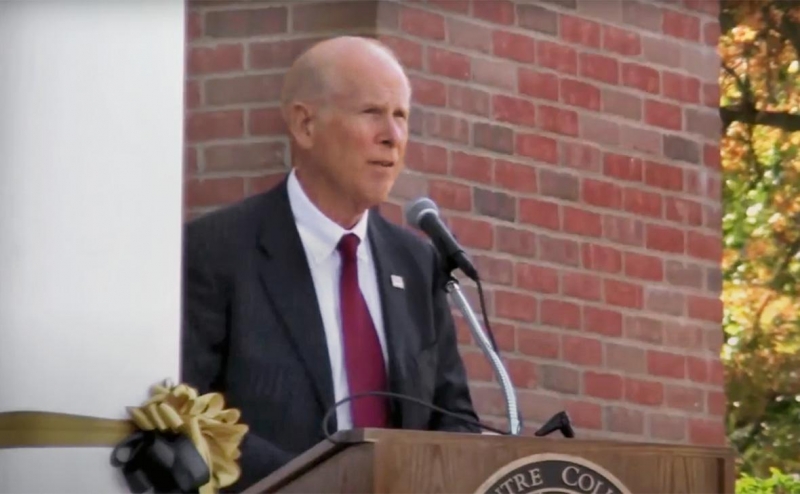 В США умер миллиардер, обвиненный в неуплате $2 млрд налогов