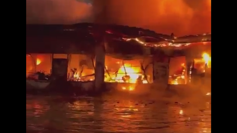 В Татарстане загорелся автомобильный рынок на  площади 6,8 тыс. кв. м