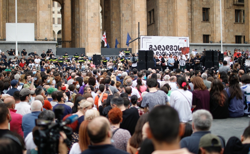 В Тбилиси начался митинг с требованием отставки правительства