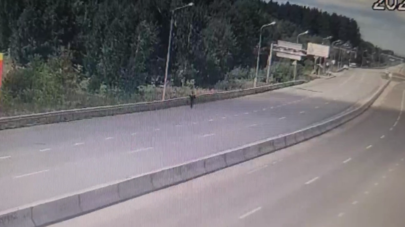 В Уфе мужчина с гранатой перекрыл трассу