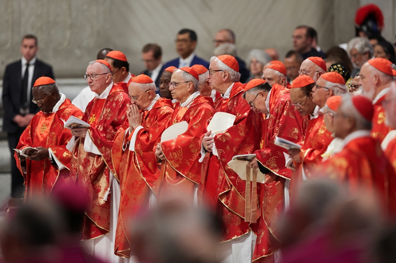 В Ватикане начался конклав для избрания нового папы