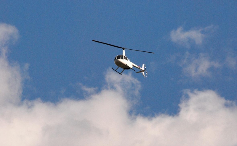 В Вологодской области частный вертолет упал в озеро