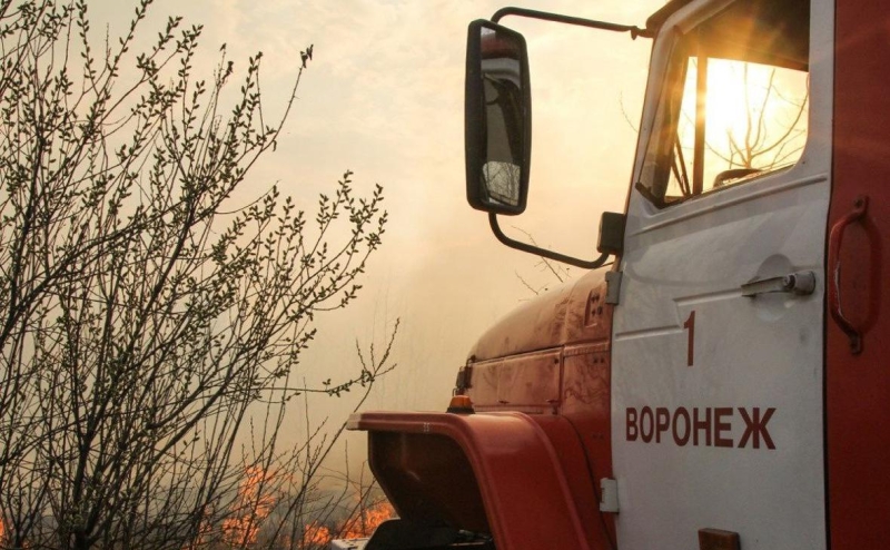 В Воронежской области перекрыли автодорогу из-за взрывов после атаки