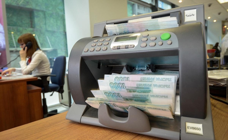 В ВТБ назвали сроки полного отказа россиян от вкладов в долларах и