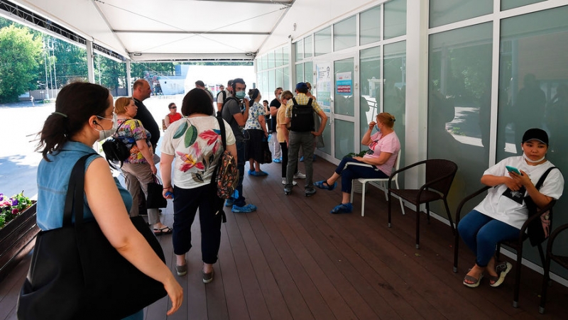 Вакцинацию &laquo;Спутником V&raquo; разрешили беременным