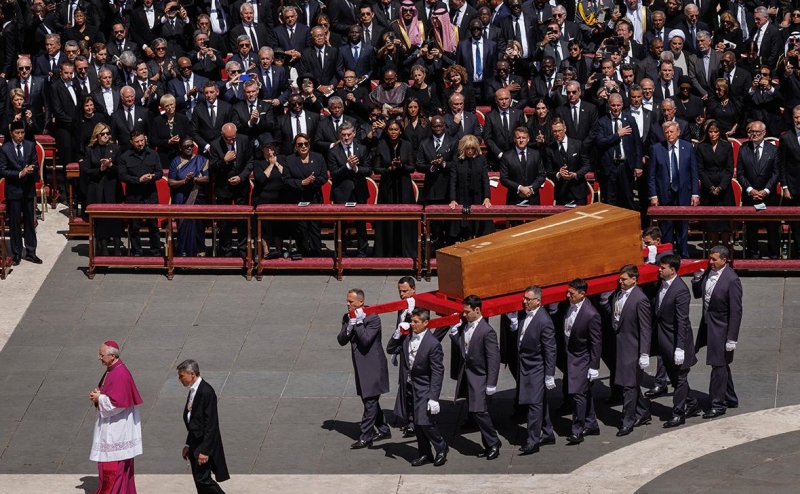 Ватикан посадил Зеленского в первом ряду в нарушение протокола