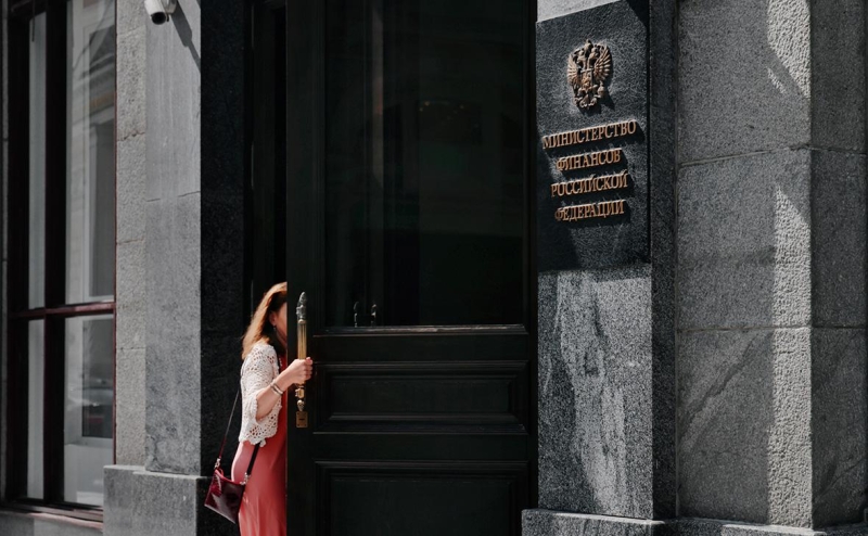 &laquo;Ведомости&raquo; узнали об отказе Минфина от покупок валюты на сверхдоходы