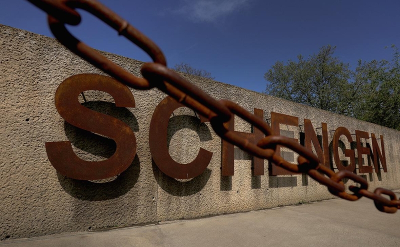 Венгрия из-за спора с ЕС пообещала мигрантам билеты до Брюсселя