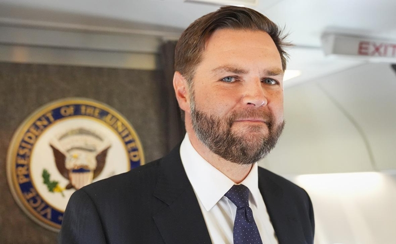 Вэнс признался в &laquo;одержимости&raquo; НЛО