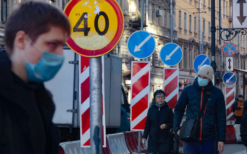 Вирусологи рассказали, когда россияне смогут отказаться от масок