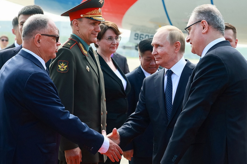 Визит Путина на саммит ШОС в Китае. Фоторепортаж