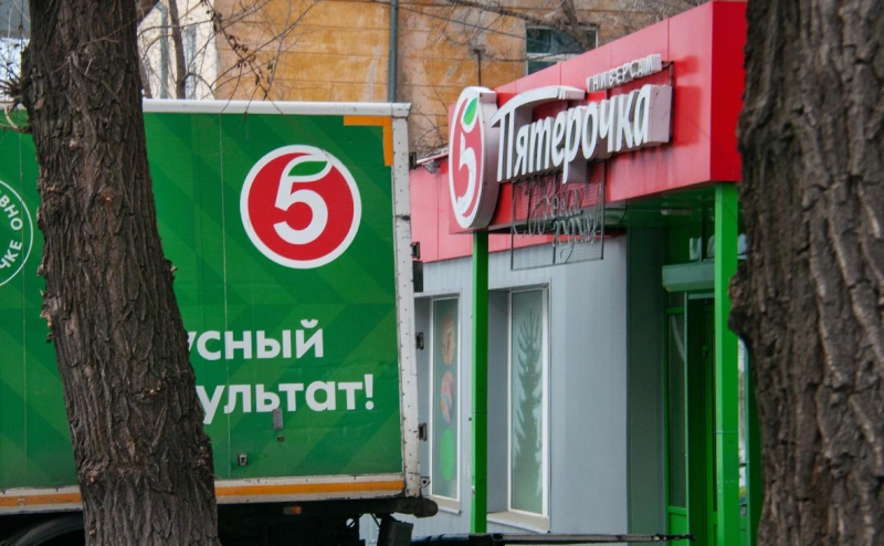 Владелец «Пятерочки» объяснил случаи задержки поставок курицы морозами