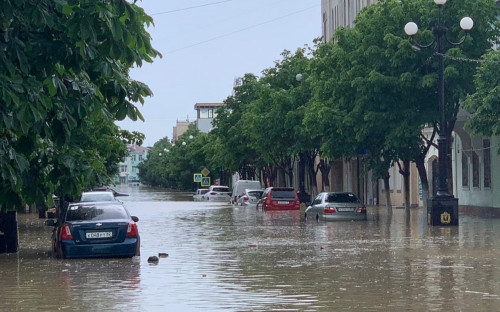 Власти Керчи попросили не пить воду из-под крана после потопа