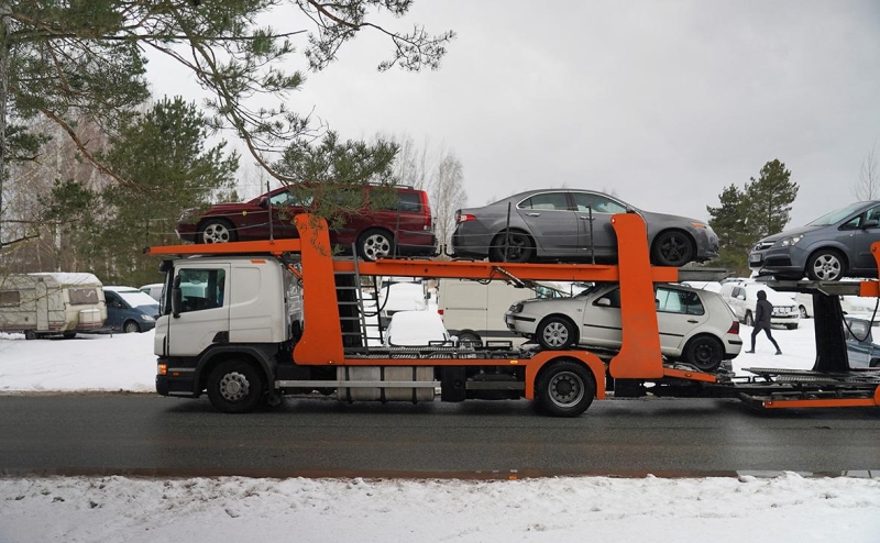 Власти Латвии начали передачу отобранных у пьяных водителей машин