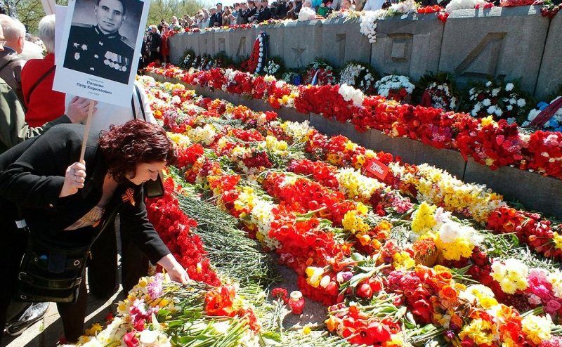 Власти Латвии начали рассылать штрафы за поздравления с 9 Мая