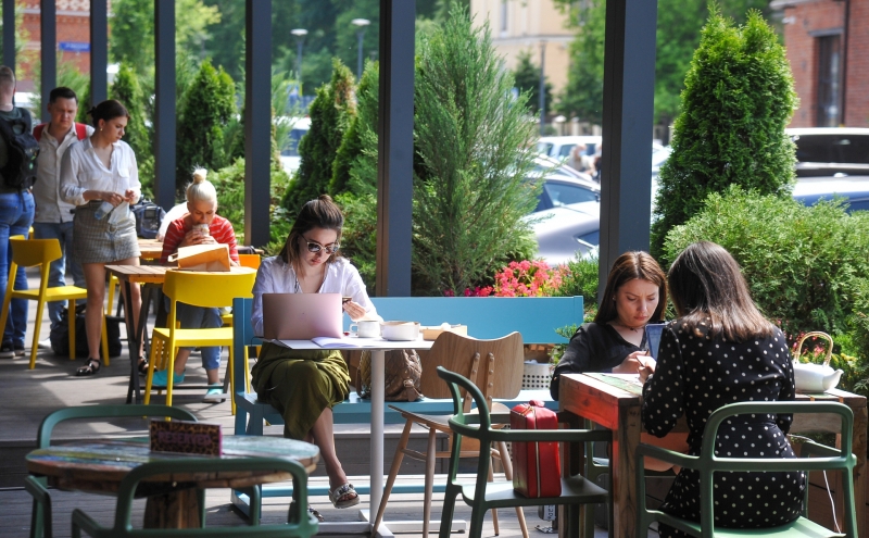 Власти Москвы рассказали, как можно попасть на фудкорты в ТЦ без QR-ко