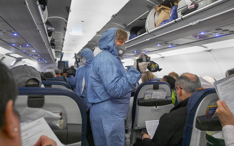 Власти начали обсуждение возможности ввода QR-кодов в самолетах и поездах