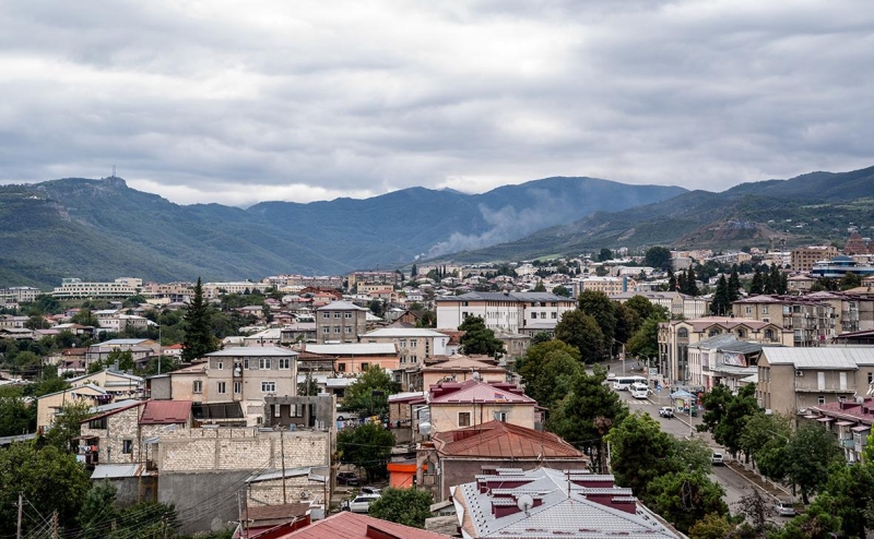 Власти Нагорного Карабаха объявили о прекращении огня и роспуске армии