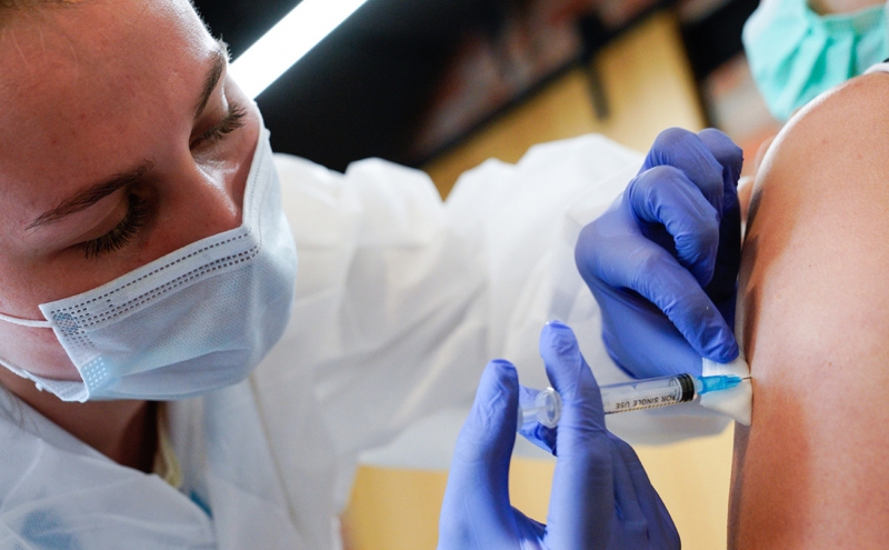 Власти назвали фейком данные об увольнении непривитых из метро Москвы