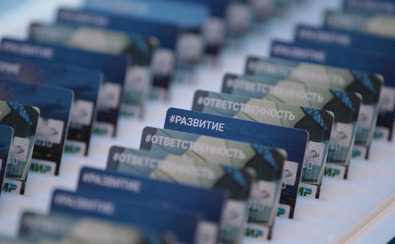 Власти обсудят ограничение срока банковских карт для иностранцев