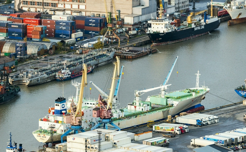 Власти Петербурга назвали условия переноса порта в Ленобласть