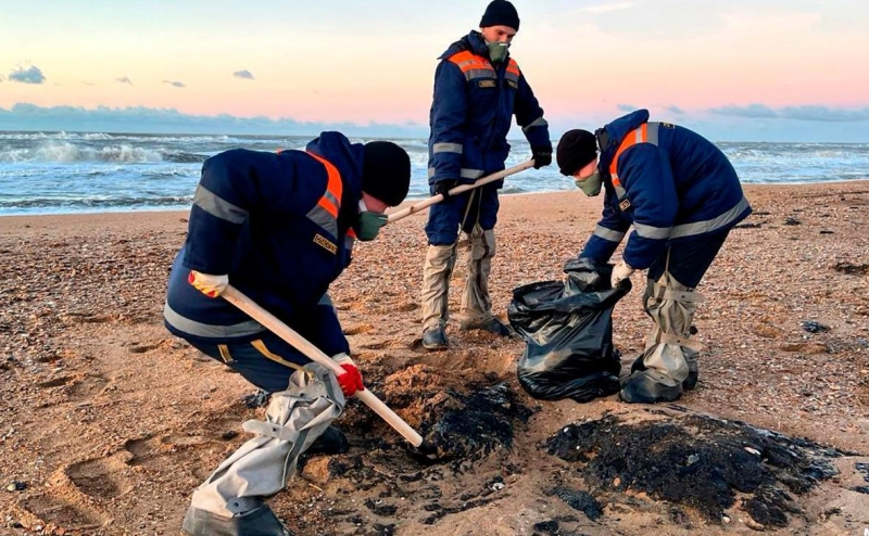 Власти повысят уровень чрезвычайной ситуации из-за разлива мазута