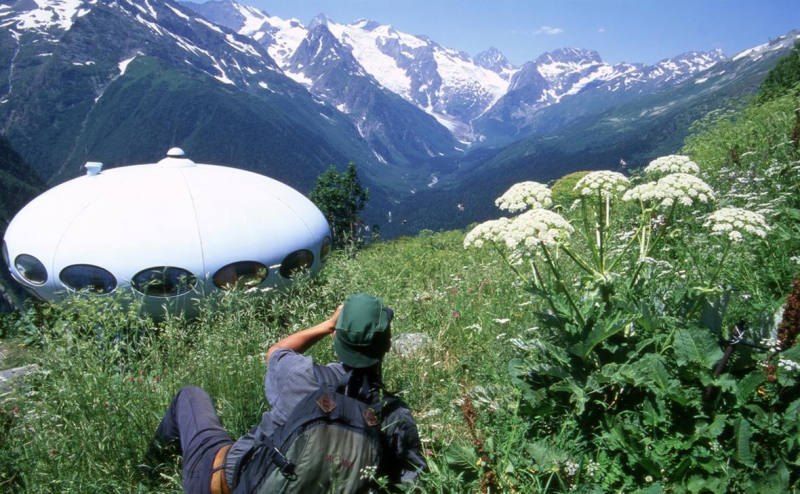 Власти предложили разрешить селиться в отели по военному билету и