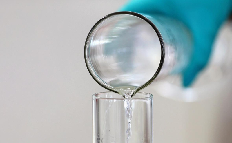 Власти предложили способ борьбы с лосьонами «двойного назначения»