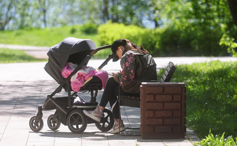 Власти проработают вопрос об увеличении пособия по уходу за ребенком