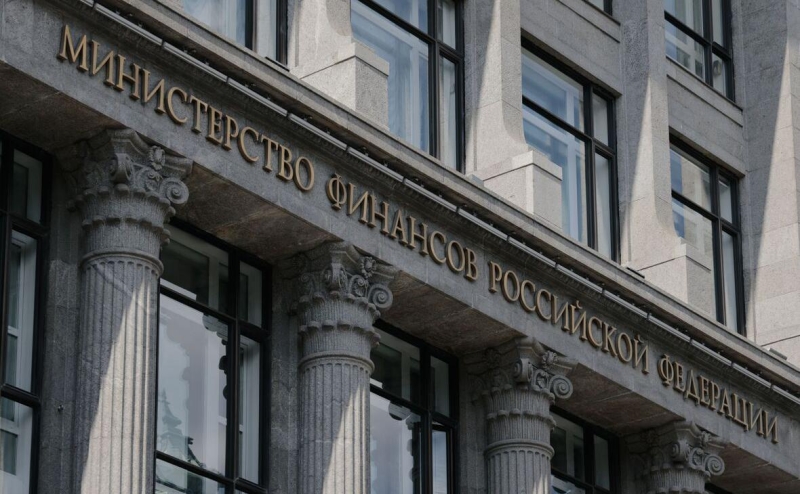 Власти решили поднять взнос за уход из России до 15%