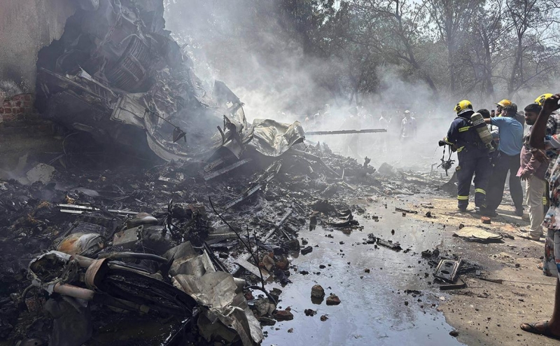 Власти сообщили о &laquo;многих погибших&raquo; при крушении самолета в Индии