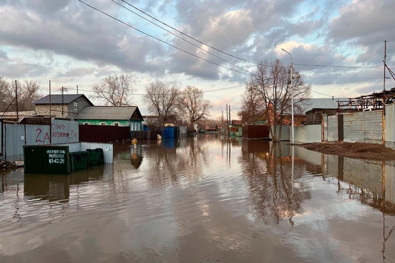 Власти сообщили о превышении критического уровня воды в Оренбурге