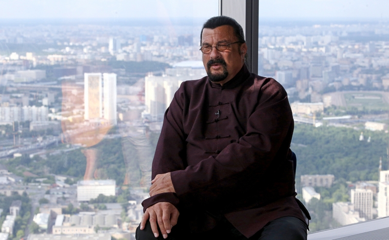 Власти США добились права взыскать более $200 тыс. со Стивена Сигала