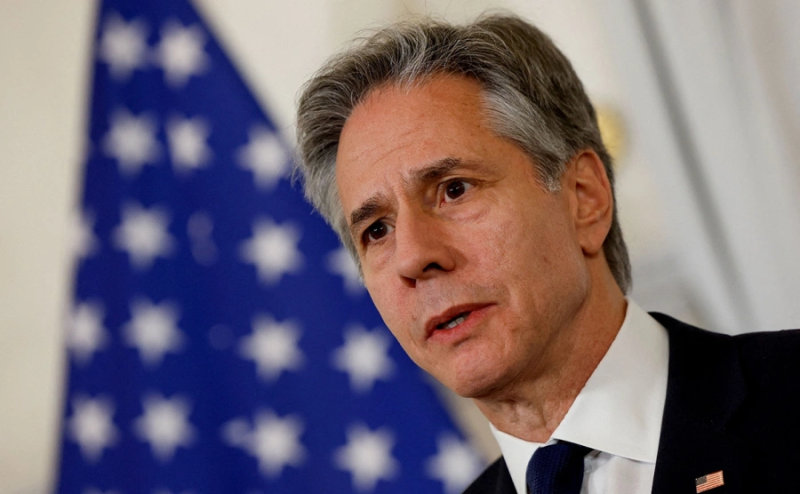 Власти США согласились запретить ЛГБТ-флаги в посольствах