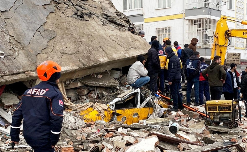 Власти Турции заявили о почти 300 погибших в результате землетрясения