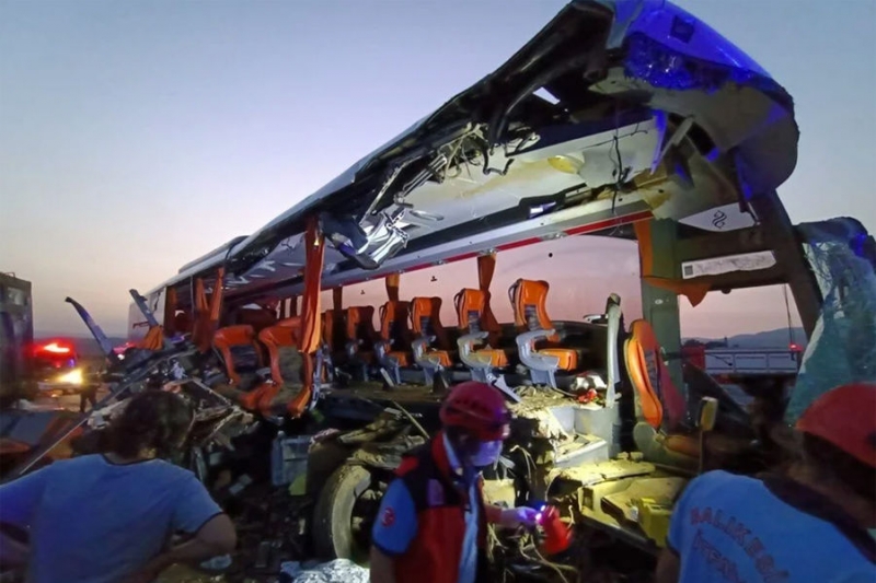 В Турции 9 человек погибли и 30 пострадали при ДТП с автобусом