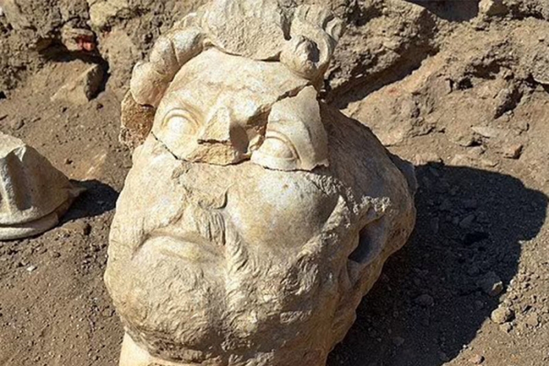 В Турции нашли фрагменты статуи римского императора Адриана