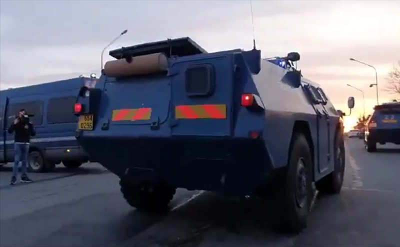 Во Франции вывели бронетранспортеры против протестующих фермеров