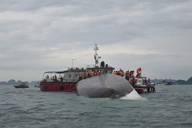 Во Вьетнаме 34 человека погибли при крушении судна во время экскурсии