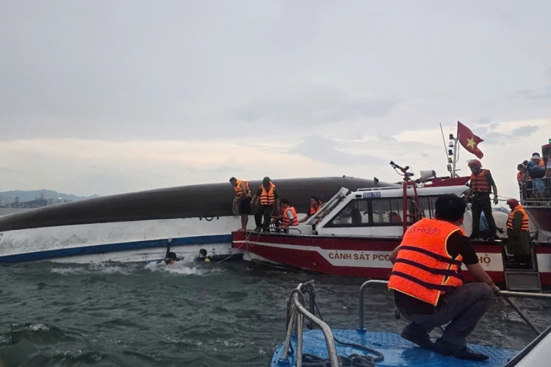 Во Вьетнаме 34 человека погибли при крушении судна во время экскурсии