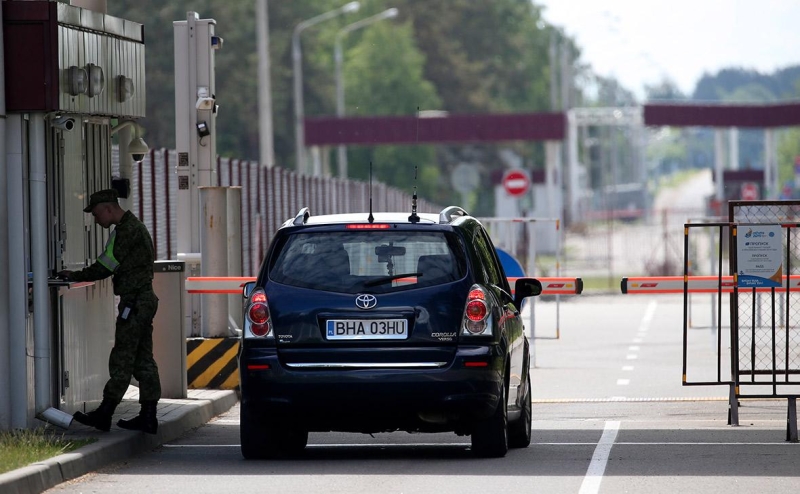 Водитель фуры попытался напасть с бомбой на военных в Белоруссии