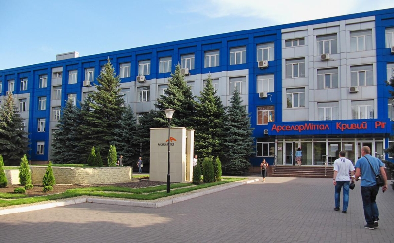 Военкомы помешали работе крупнейшего металлургического завода Украины