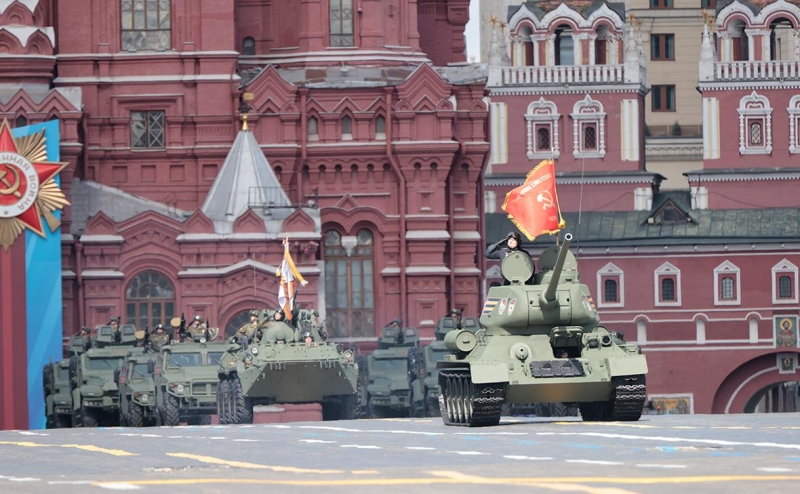 Военная техника прибывает на парад Победы. Трансляция