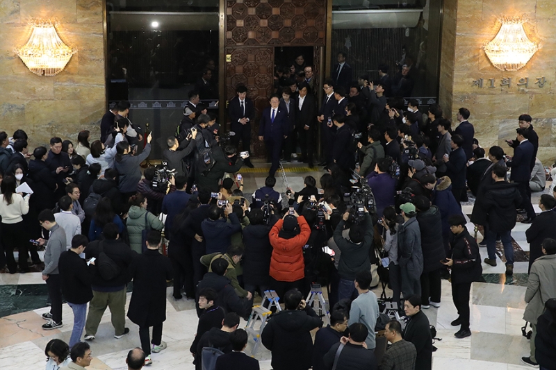 Военное положение в Южной Корее. Фоторепортаж