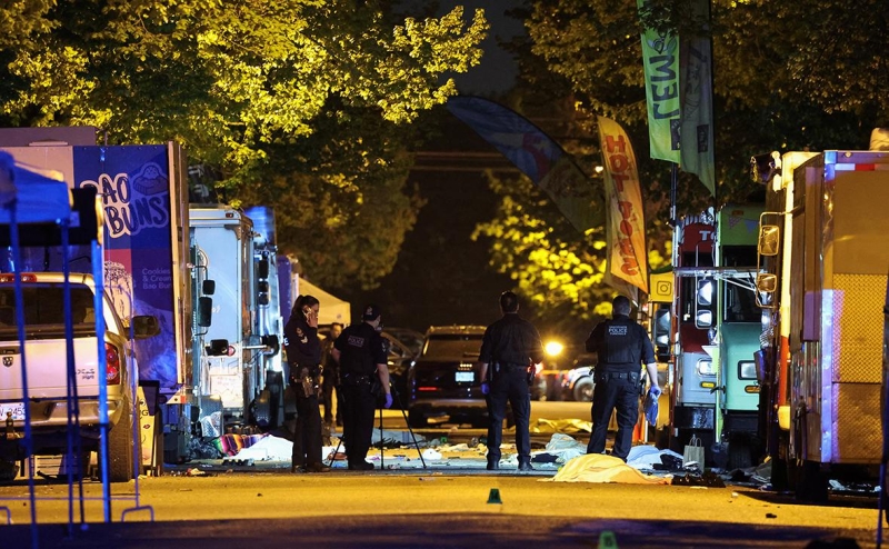 Восемь человек пострадали при наезде джипа на людей в Штутгарте