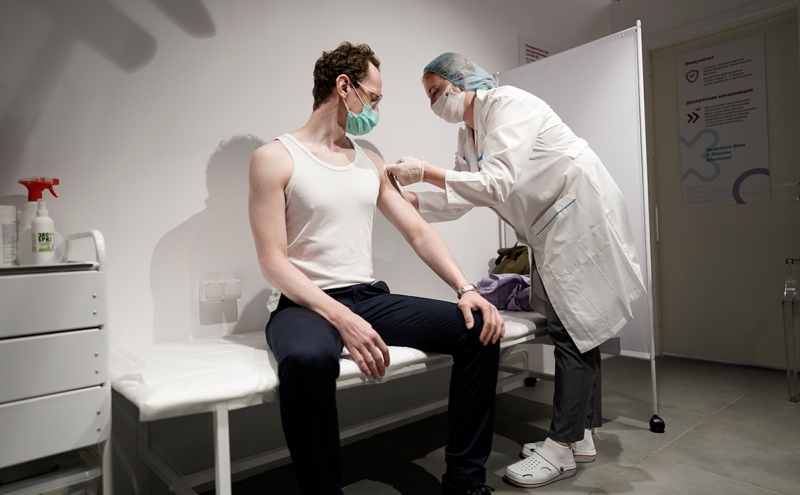 ВОЗ предупредила о глобальном риске от омикрон-штамма коронавируса