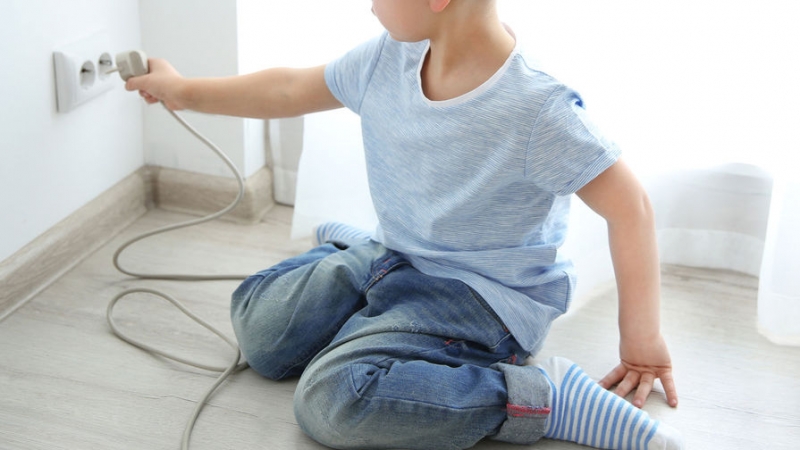 Врач назвал наиболее опасные для детей места в квартире