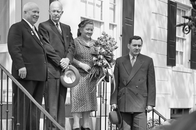 Встречи с Синатрой и новый Lincoln: как советские лидеры ездили в